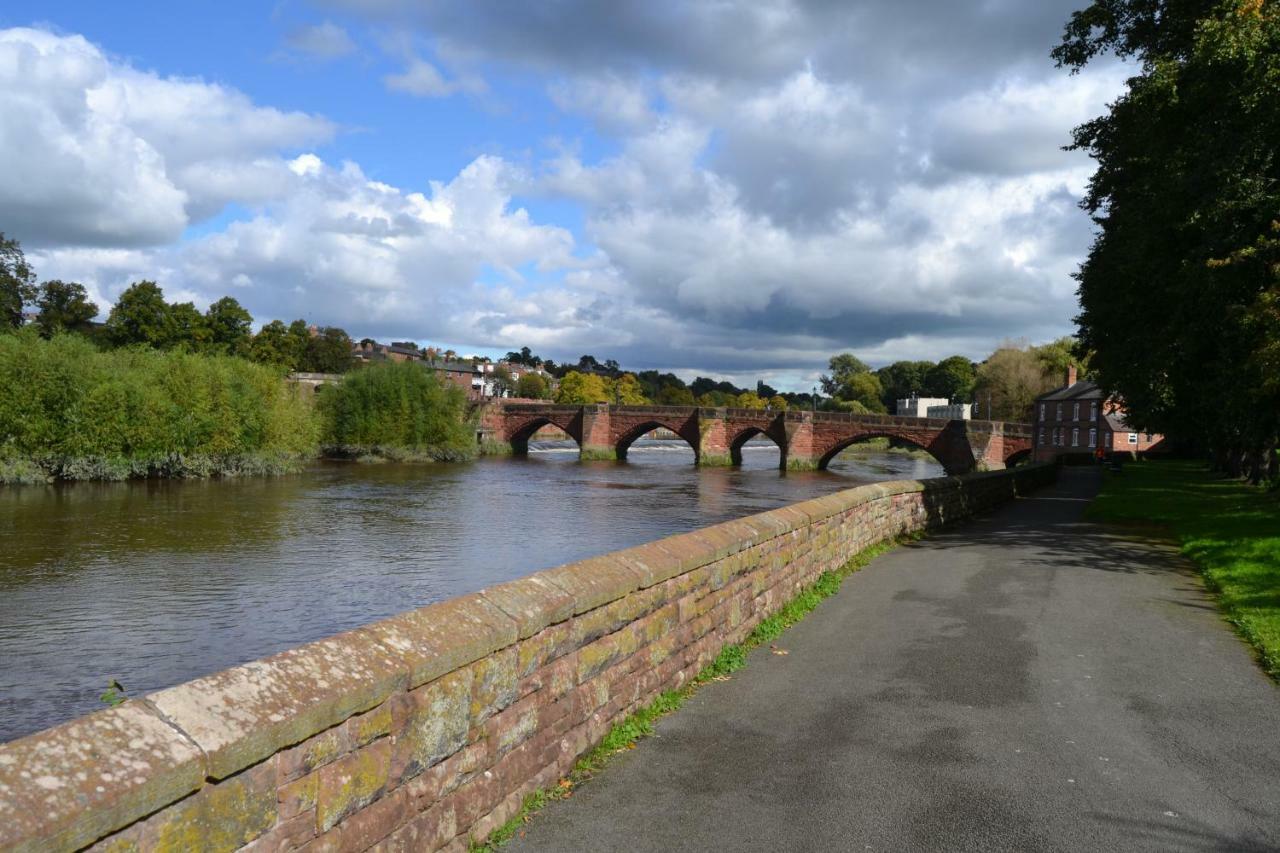 Charming 1 Bed Riverside Apartment Chester Eksteriør billede